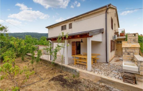 Nice Apartment In Cres With Kitchen
